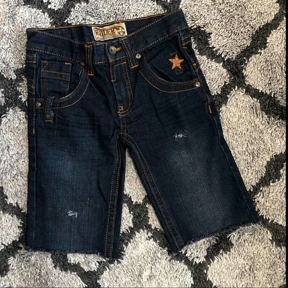 Sz 6 Boy’s shorts - Picture 1 of 2